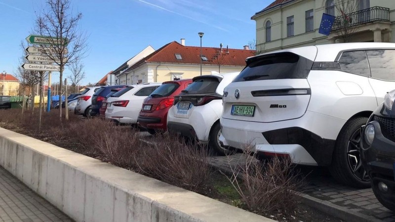 Veszprém – sok más városhoz hasonlóan – korlátozta a zöld rendszámmal való parkolást  Fotó: Juhász-Léhi István/Napló