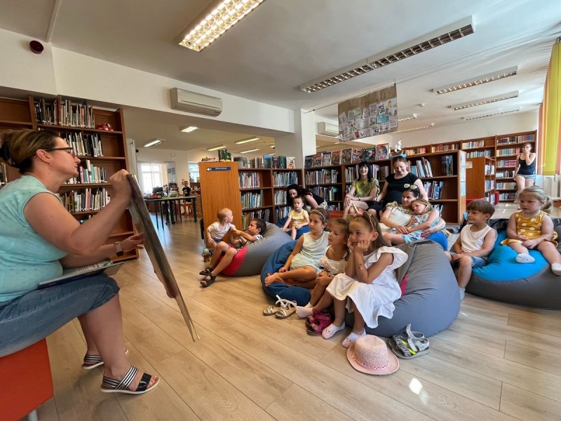 A tapolcai gyermekkönyvtárban nyáron mesefoglalkozások várják a gyerekeket Fotó: Tóth B. Zsuzsa/Napló