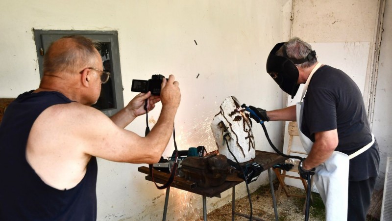 Újra nyári nemzetközi alkotó táborban dolgoztak az Ajkai Grafikai Műhely tagjai  Forrás: Napló  Fotó: Györkös József