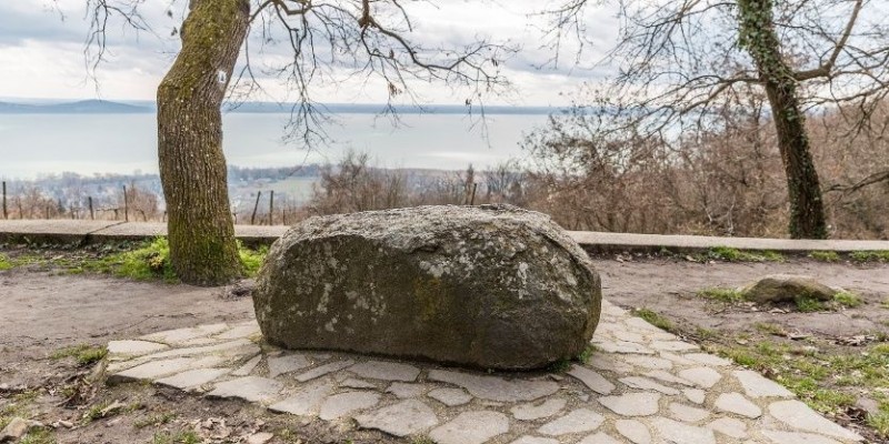 A legendás Rózsakő Badacsonyban  Fotó:Farkas Péter, Magyar Természetjáró Szövetség