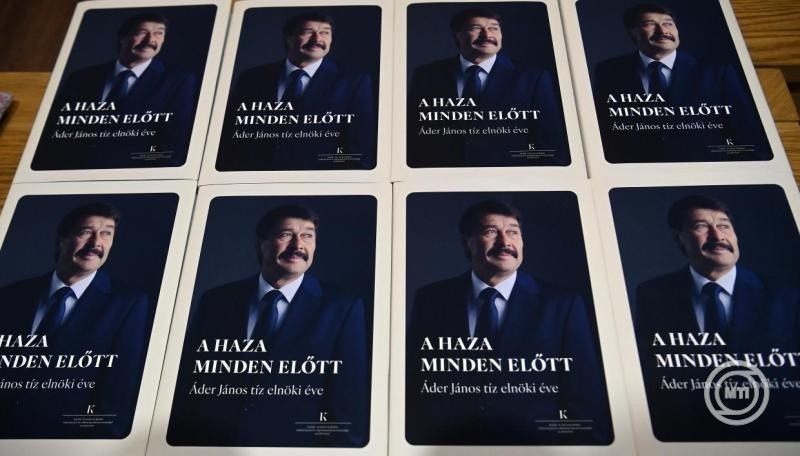 A haza minden előtt - Áder János tíz elnöki éve című interjúkötet bemutatója a Matthias Corvinus Collegiumban 2025. december 10-én. MTI/Soós Lajos