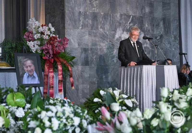 Turi Attila, az Magyar Művészeti Akadémia (MMA) elnöke beszédet mond Vásáry Tamás Kossuth- és Liszt-díjas zongoraművész, karmester temetési szertartásán a Fiumei úti sírkertben 2026. március 11-én. MTI/Bruzák Noémi