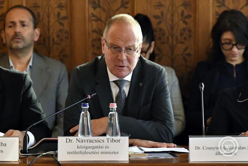 Navracsics Tibor közigazgatási és területfejlesztési miniszter (k) a meghallgatásán az Országgyűlés gazdasági bizottságának ülésén az Országház Tisza Kálmán termében 2025. október 28-án. MTI/Soós Lajos
