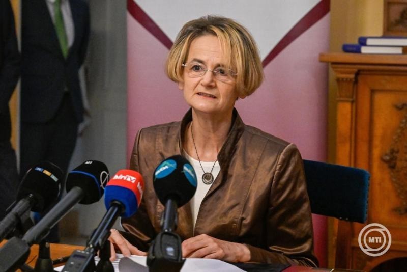 Győri Enikő, az MPEE elnöke, a Fidesz európai uniós parlamenti képviselője a Magyar Polgári Együttműködés Egyesület (MPEE) a nemzeti minimum megteremtéséért vitára bocsátott tizenkét pontos kiáltványának sajtóbejelentésén az MPEE budapesti székhelyén 2026. április 24-én. MTI/Máthé Zoltán