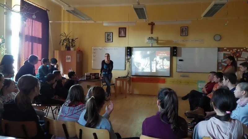 Váradi Anna írónővel ismerkedhettek meg a diákok a rendhagyó órákon  Forrás: iskola