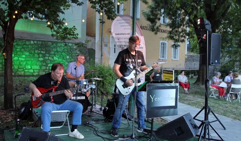 A Légyott zenés programsorozat első állomásaként a Yesterday zenekar adott koncertet Tapolcán Forrás: Yesterday zenekar