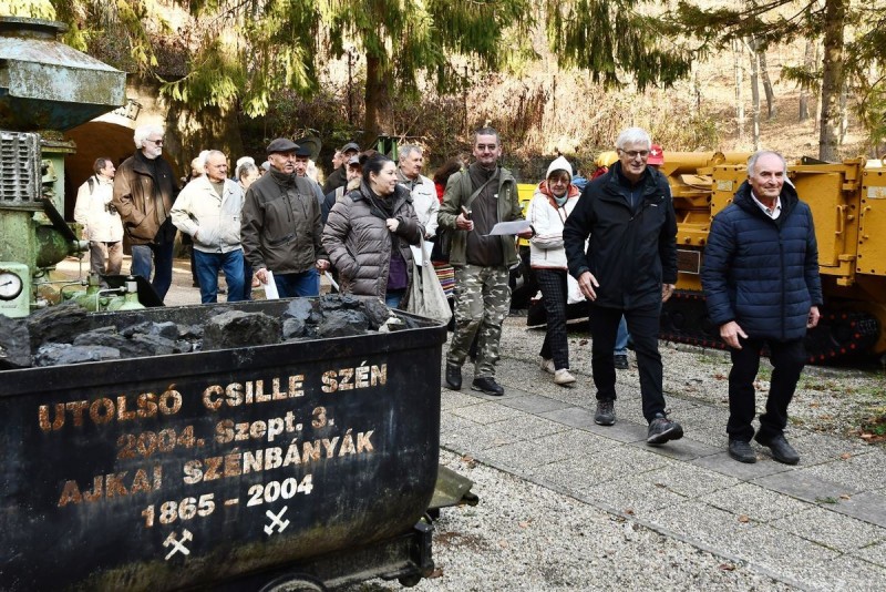 A Veszprém Megyei Honismereti Egyesület tagjai most a bánya titkait is megismerték Fotó: Györkös József