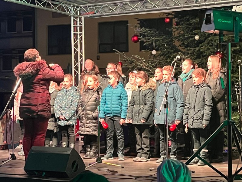 Advent első vasárnapján a Nagyboldogasszony Római Katolikus Általános Iskola tanulói adtak műsort Fotó: Tóth B. Zsuzsa