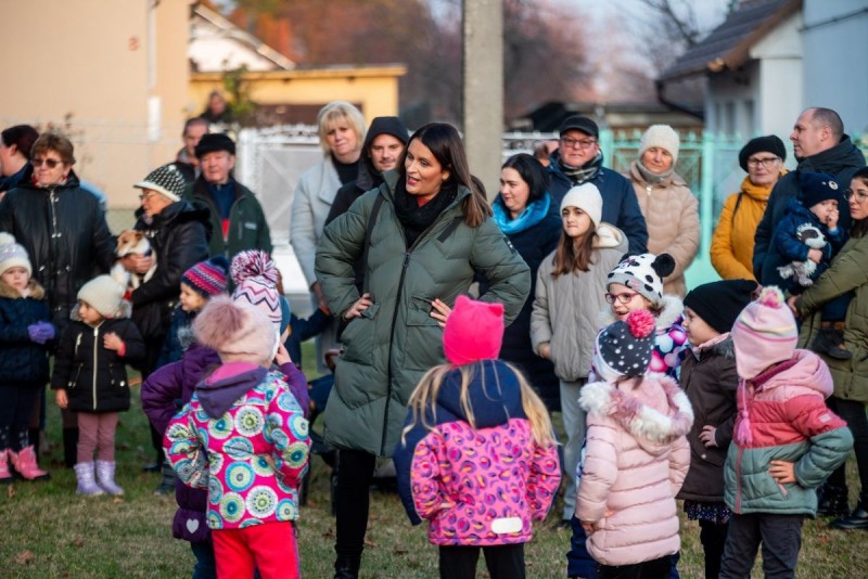 A Csosszantók tehetségműhely kicsinyeinek műsora Erdősi-Török Dóra óvodapedagógussal Fotó: Gyarmati László