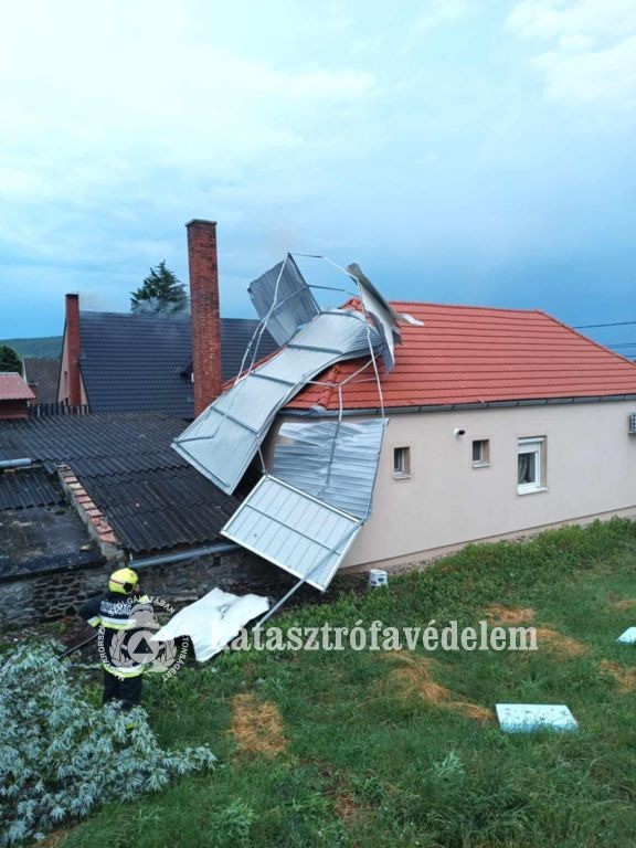 A jégeső nem kímélte Veszprém megyét sem, több kár keletkezett Forrás: Badacsonytomaj HTP