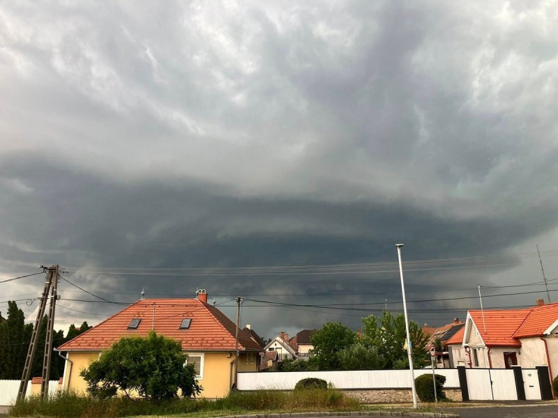 Így érkezett meg a vihar kedden Tapolcára Forrás: Facebook/MetFigyelő
