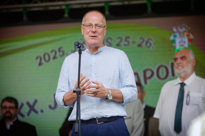 Navracsics Tibor: Sümeg lakossága összetartó, hagyományaira  büszke  Forrás: Navracsics Tibor/Facebook