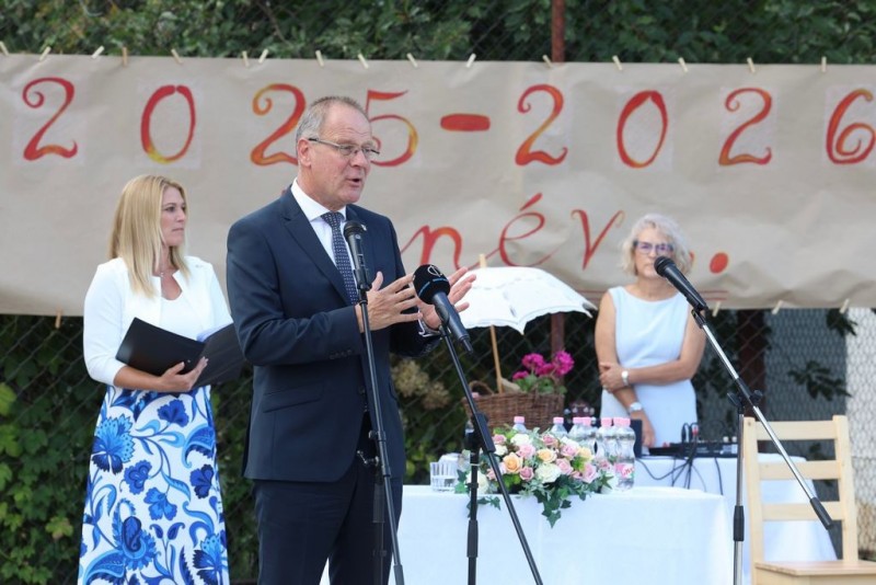 Ünnepi tanévnyitó a Művészetek Völgye Általános Iskolában  Fotók: Fülöp Ildikó/Napló