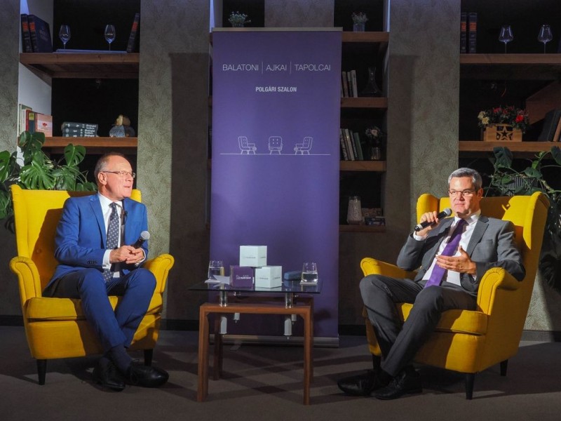 Közéleti párbeszéd Ajkán: Navracsics Tibor és Takács Péter az egészségügy helyzetéről Fotó: Nagy Lajos/Napló