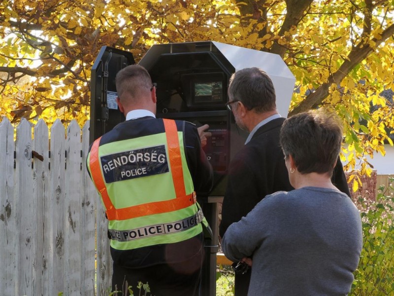 Kékkúton átadták az új traffipaxot – A gyorshajtás visszaszorítása a cél  Fotók: Nagy Lajos/ Napló