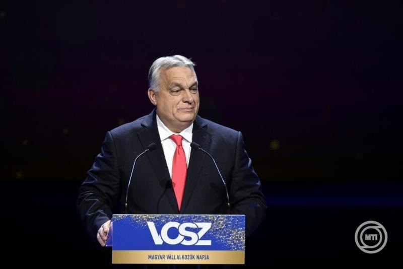 Orbán Viktor miniszterelnök beszédet mond a Vállalkozók és Munkáltatók Országos Szövetségének (VOSZ) év végi üzleti eseményén, a Magyar Vállalkozók Napja rendezvényen a Müpában 2025. december 5-én. MTI/Hegedüs Róbert