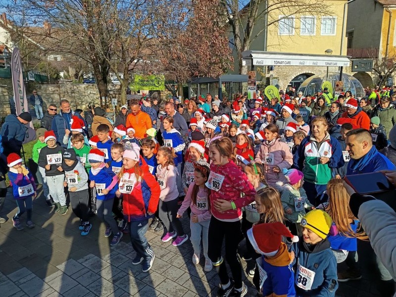 Különleges eseménynek adott otthont a Malom-tó és környéke, a Jóti Futi tapolcai jótékonysági futás minden eddigi számot megdöntött Forrás: Facebook/Tapolcai Trappolók SE
