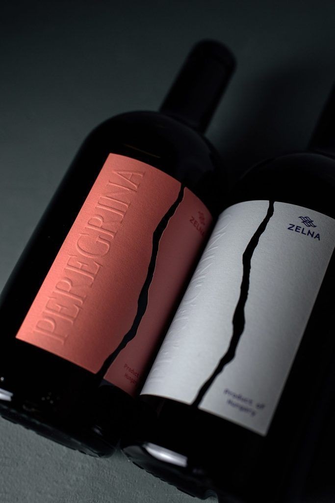 A Balatonfüred-Csopak borvidék kiemelkedő terméke, a vörösbor kategória győztese a Magyar Bor Nagydíjon. Forrás: zelnashop.hu/peregrina