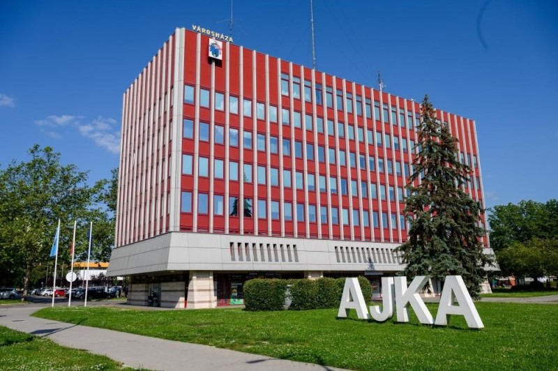 Ajka levegőminősége a szép, napsütéses idő dacára sem jó most  Fotó: MTI/Vasvári Tamás/archív