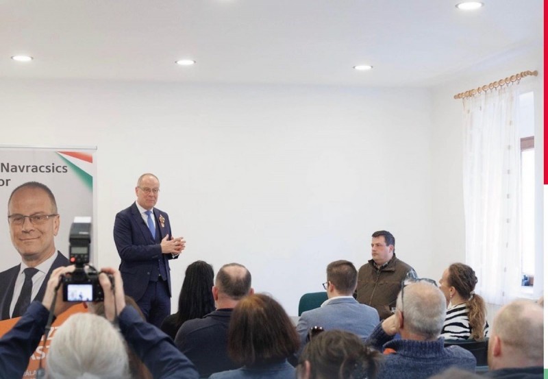 Navracsics Tibor vigántpetendi látogatásán lakossági fórumon találkozott a helyiekkel, ahol fejlesztésekről és jövőről beszélgettek Fotó: Navracsics Tibor / Facebook