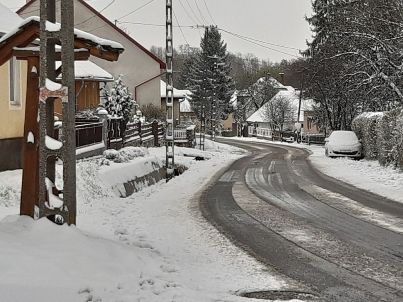 Négy éve így nézett ki Csesznek a tavaszi havazás nyomán.  Fotó: Napló-archívum