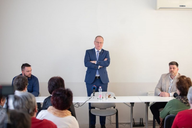 A képviselőjelölti vita során a helyiek részletesen megismerhették az indulók programját Fotó: Fülöp Ildikó/Napló