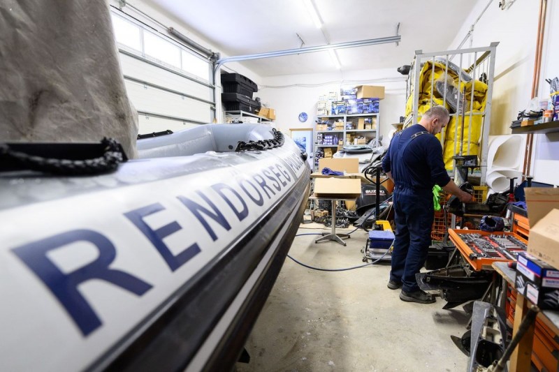 A Balatoni Vízirendészeti Rendőrkapitányság a szezon előtt minden hajót alaposan átvizsgál Fotó: Antal Norbert