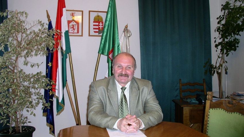 Ács János polgármester a tapolcai városházán 2006 márciusában  Fotó: Szijártó János