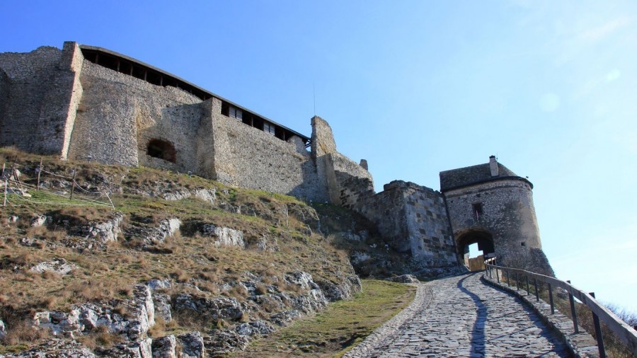 Bár Sümeg nem Balaton-parti település, de a vár és a köréje épült szolgáltatások miatt erős itt a turizmus, így mindenképpen indokolt a kerékpáros központ kialakítása Fotó: Szijártó János