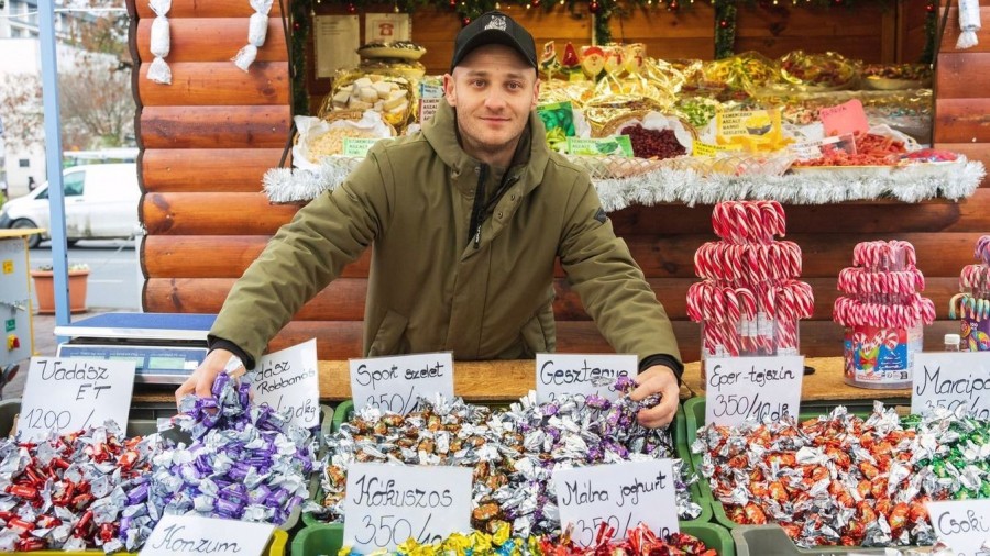 Többféle ízesítésű szaloncukrot árusítanak a karácsonyi vásárokban  Forrás: Nógrád Megyei Hírlap  Fotó: Vendel Lajos