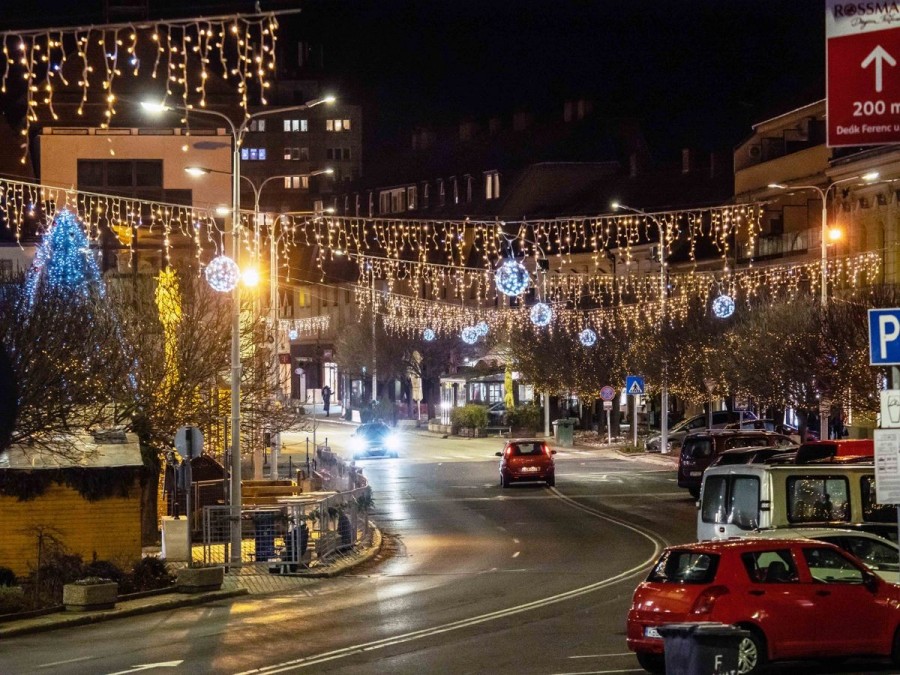 karácsonyi díszkivilágítás Tapolcán Fotó: Nagy Lajos / Napló