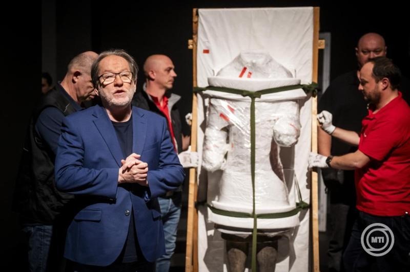 Baán László, a Szépművészeti Múzeum főigazgatója Az öröklét őre - Az első kínai császár agyagkatonái című kiállításról tartott sajtótájékoztatón a Szépművészeti Múzeumban 2025. november 19-én. A november 25-től 2026. május 25-ig látogatható kiállítás méretét és az eredeti műtárgyak számát tekintve is egyedülálló. MTI/Balogh Zoltán