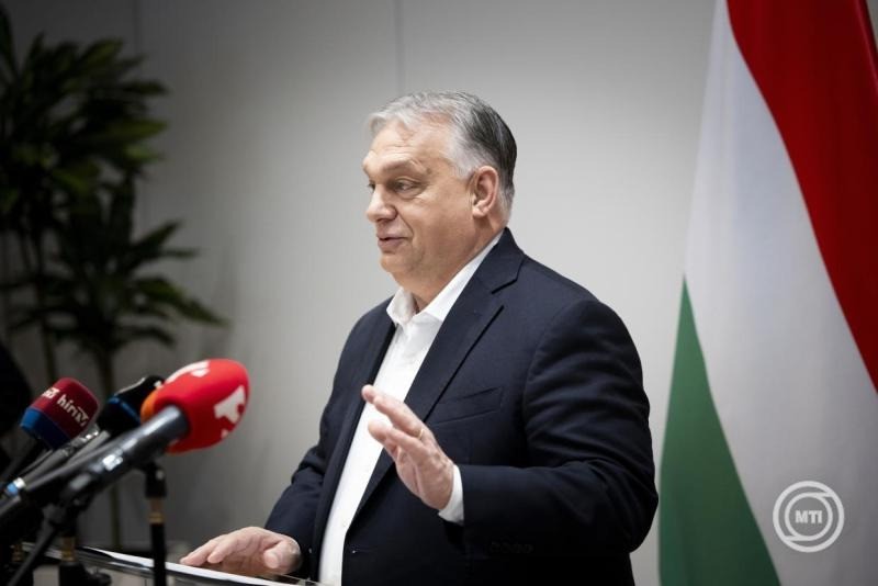 A Miniszterelnöki Kommunikációs Főosztály által közreadott képen Orbán Viktor miniszterelnök sajtótájékoztatót tart az uniós tagállamok csúcstalálkozója után Brüsszelben 2025. december 19-én. MTI/Miniszterelnöki Kommunikációs Főosztály/Fischer Zoltán