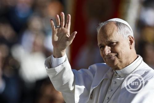 XIV. Leó pápa heti általános audienciájára érkezik a vatikáni Szent Péter téren 2025. november 5-én. MTI/EPA/ANSA/Angelo Carconi